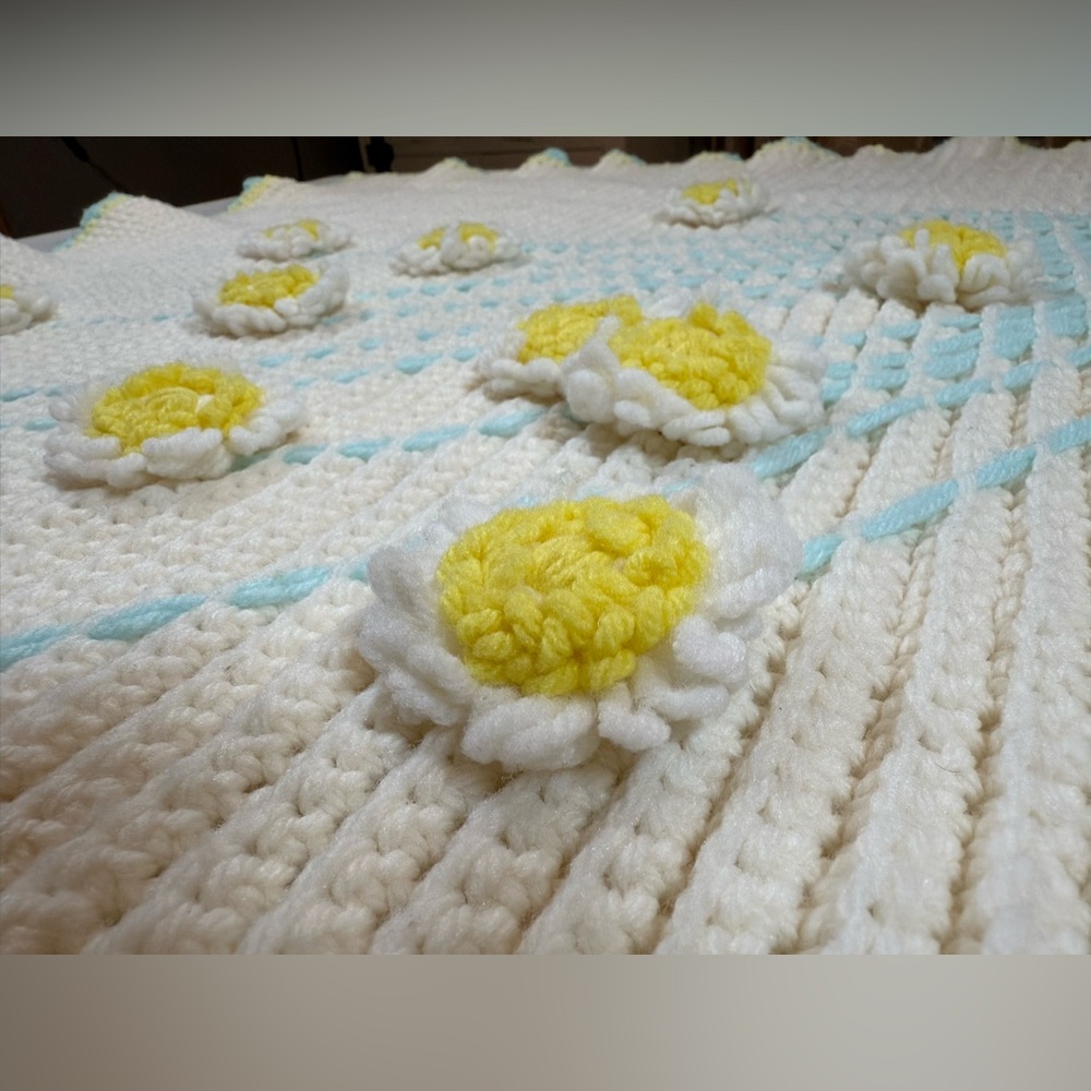 Handmade 80’s baby blanket / tapestry raised crochet flowers blue yellow white - Picture 3 of 10